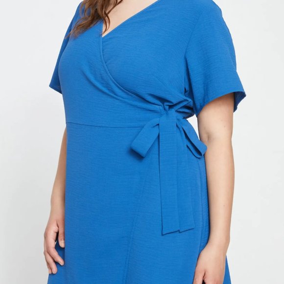 Universal Standard Blue Wrap Dress. New with Tags. Size 14-16. - Picture 2 of 8